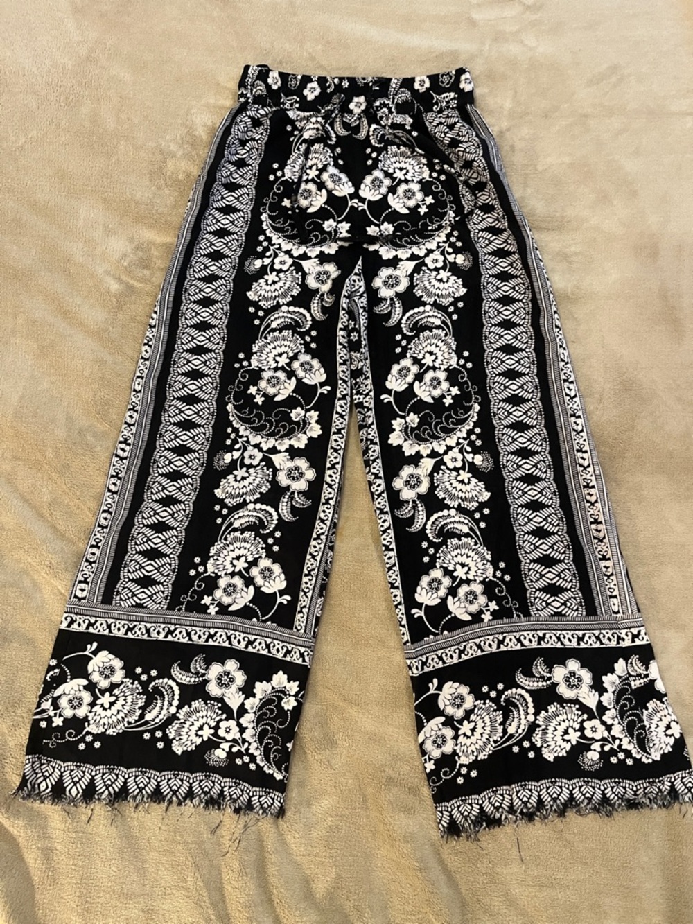 Forever 21 Black & White Floral Border Wide-Leg Pants